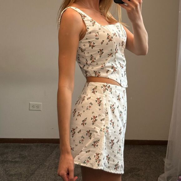 Floral White Dress - Picture 3 of 8